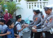 Polres Bandara Gelar Kegiatan Pembagian Takjil untuk Warga