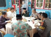 Kebersamaan di Bulan Ramadan, Kapolsek Dentim Buka Puasa Bersama di Masjid Al Hikmah 8 Kebersamaan di Bulan Ramadan, Kapolsek Dentim Buka Puasa Bersama di Masjid Al Hikmah