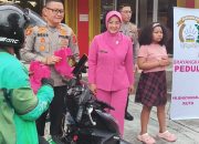 Bhayangkari Ranting Kuta Bagikan Paket Takjil untuk Masyarakat di Bulan Ramadan 7 Bhayangkari Ranting Kuta Bagikan Paket Takjil untuk Masyarakat di Bulan Ramadan