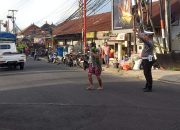 Antisipasi Kegiatan Masyarakat di Pagi Hari, Personil Polsek Bangli Laksanakan Pengaturan Arus Lalulintas 10 Antisipasi Kegiatan Masyarakat di Pagi Hari, Personil Polsek Bangli Laksanakan Pengaturan Arus Lalulintas