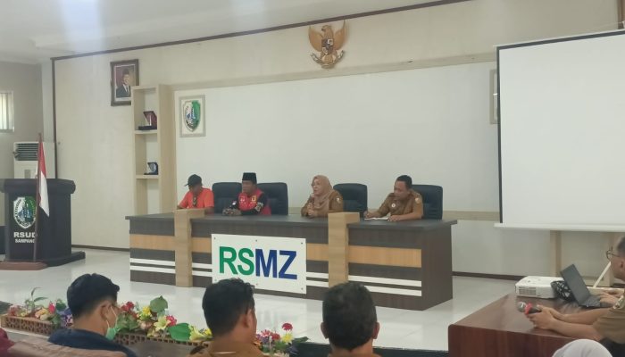 Pelayanan Kesehatan Dinilai Buruk, MADAS Sampang Gruduk RSUD Mohammad Zyn